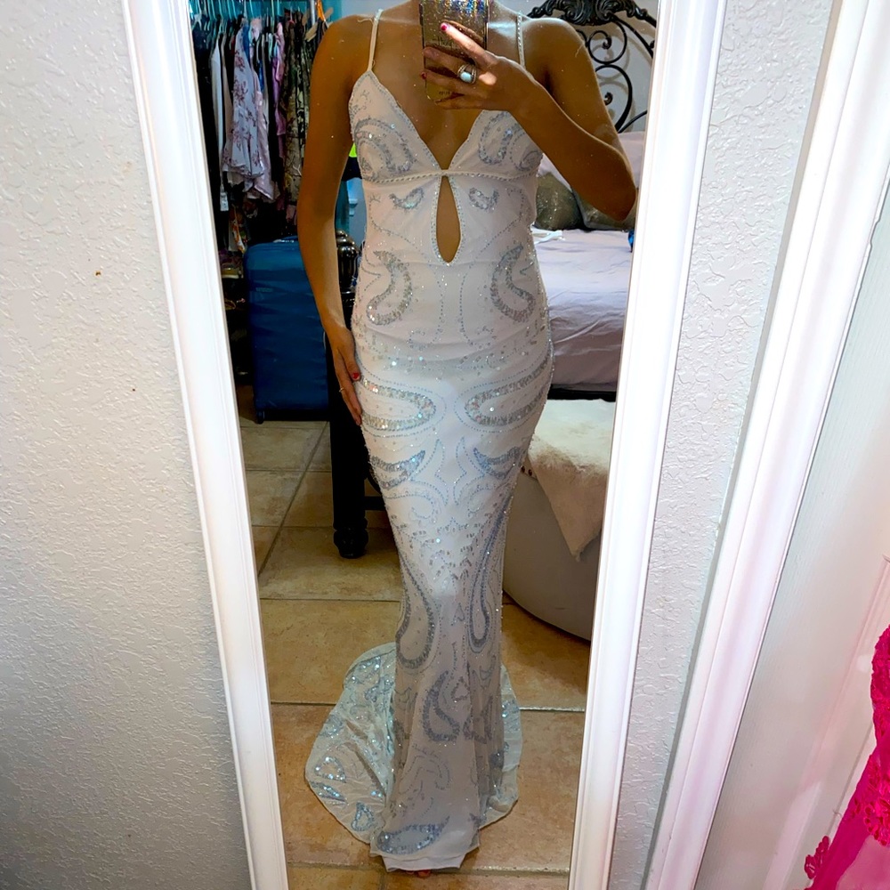 Fun, comfortable cute white sequin gown!